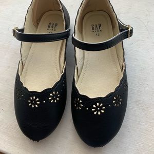 GAP girls black shoes size 12